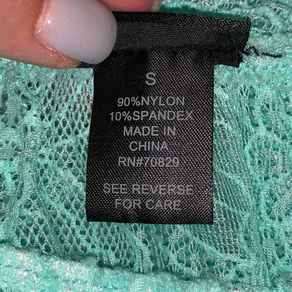 2 Lace Tops - Picture 4 of 7
